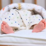 ベッドと布団はどっち？子供と一緒に寝る時のメリットデメリットは？