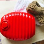 湯たんぽのお湯の温度は何度？量や入れ方は？適温の作り方を紹介