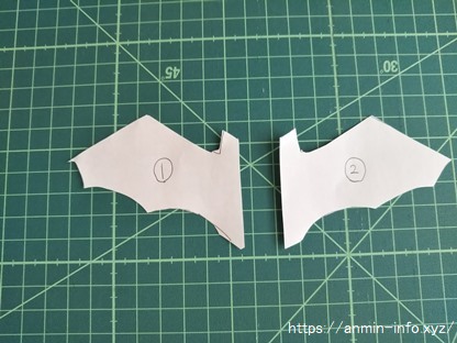 コウモリの型紙を作っている画像