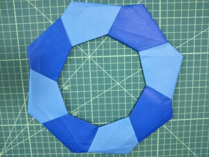 ハロウィンの折り紙のリース 簡単な作り方や飾り方のコツ