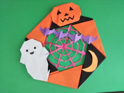 ハロウィンの折り紙のリース 簡単な作り方や飾り方のコツ