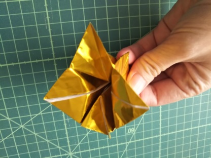 クリスマスの折り紙 立体の飾りの作り方 簡単に作れるのはコレ