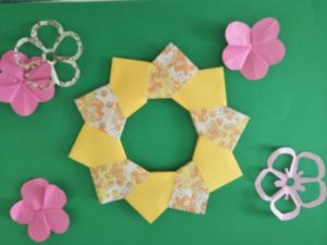 折り紙リースを10枚で作る方法 折り方や簡単なコツを紹介