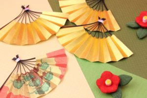 折り紙の扇子の作り方 簡単な折り方で綺麗な和風の扇に